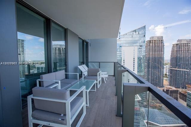 68 SE 6th St # 3210, Miami FL 33131 — 3