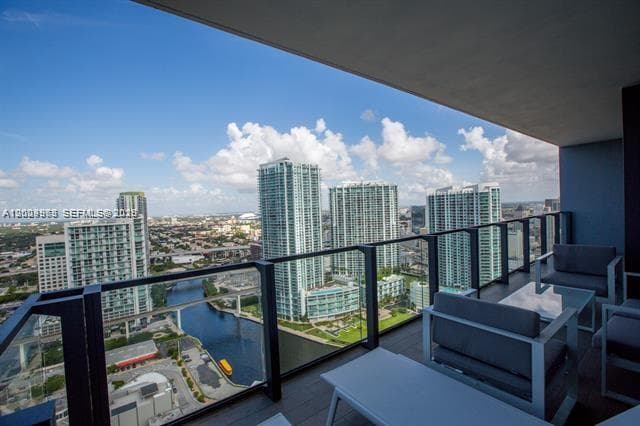 68 SE 6th St # 3210, Miami FL 33131 — 19