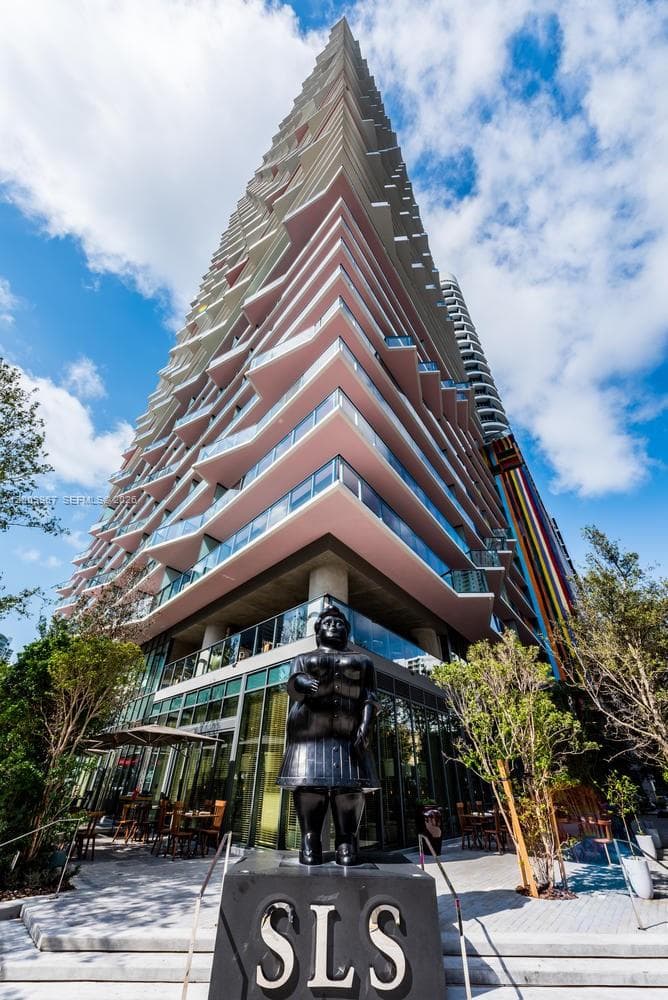 1300 S Miami # 1801, Miami FL 33130 — 35