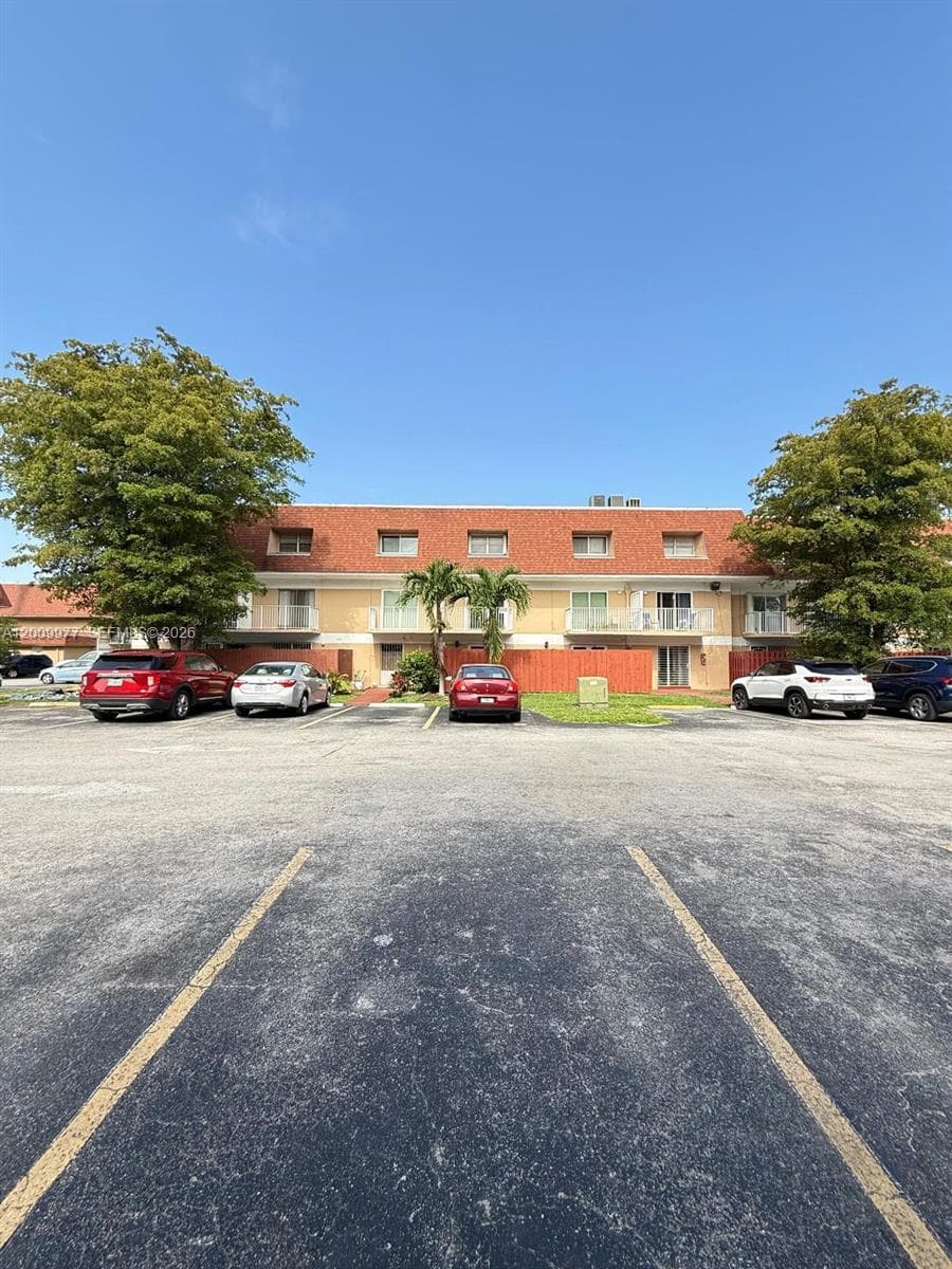 260 NW 107th Ave # 204, Miami FL 33172 — 2