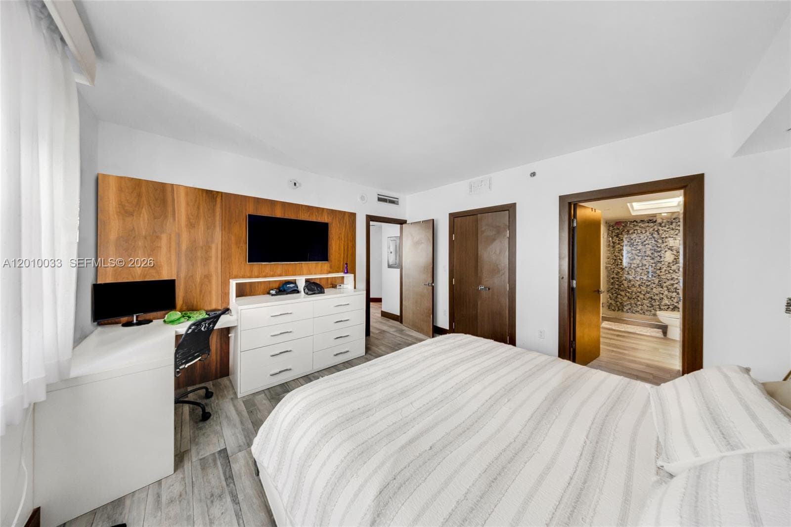 500 Brickell Ave # 3707, Miami FL 33131 — 20