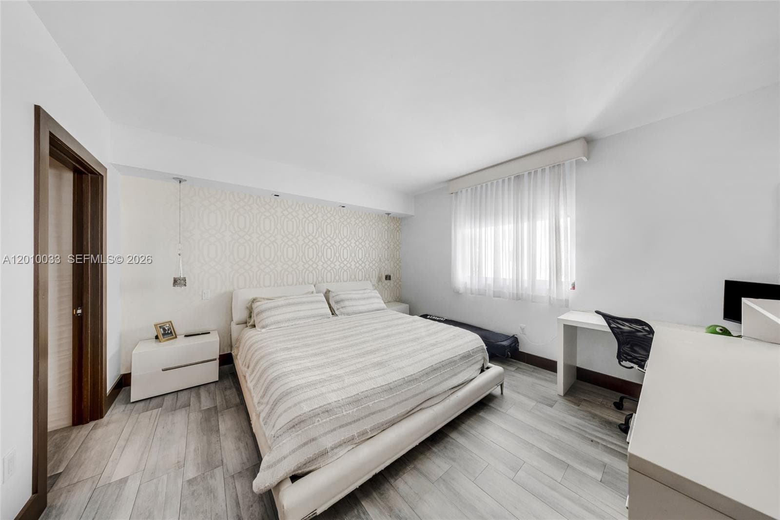 500 Brickell Ave # 3707, Miami FL 33131 — 18