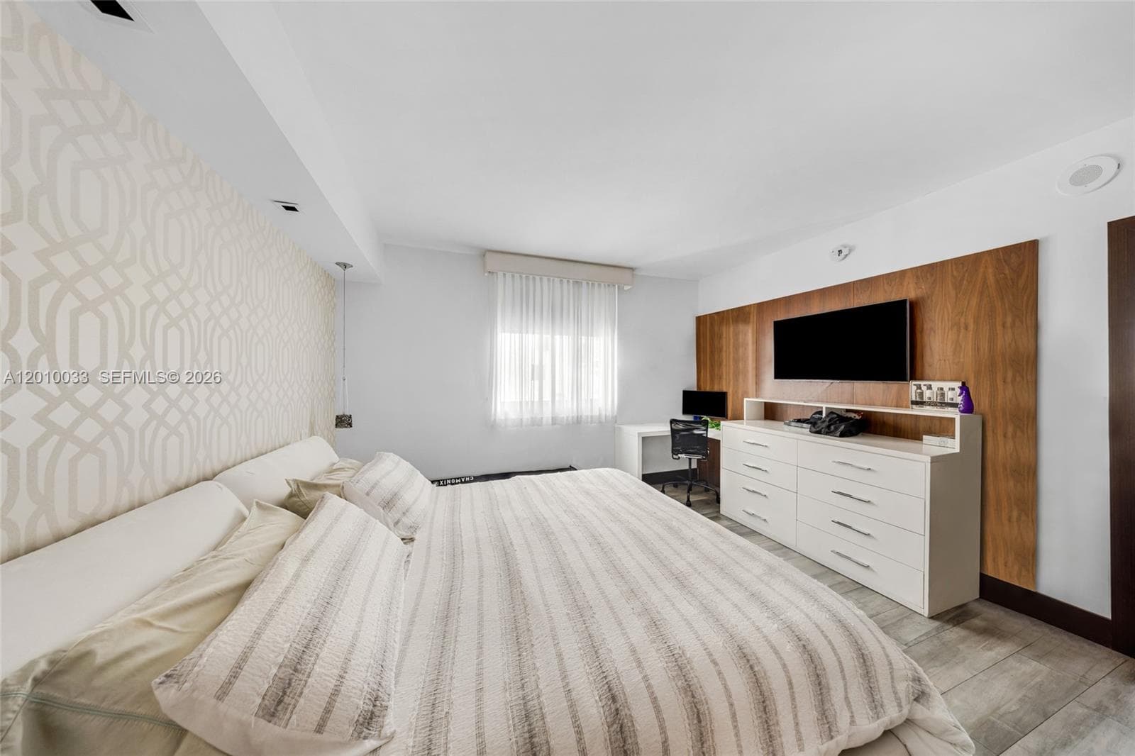 500 Brickell Ave # 3707, Miami FL 33131 — 19