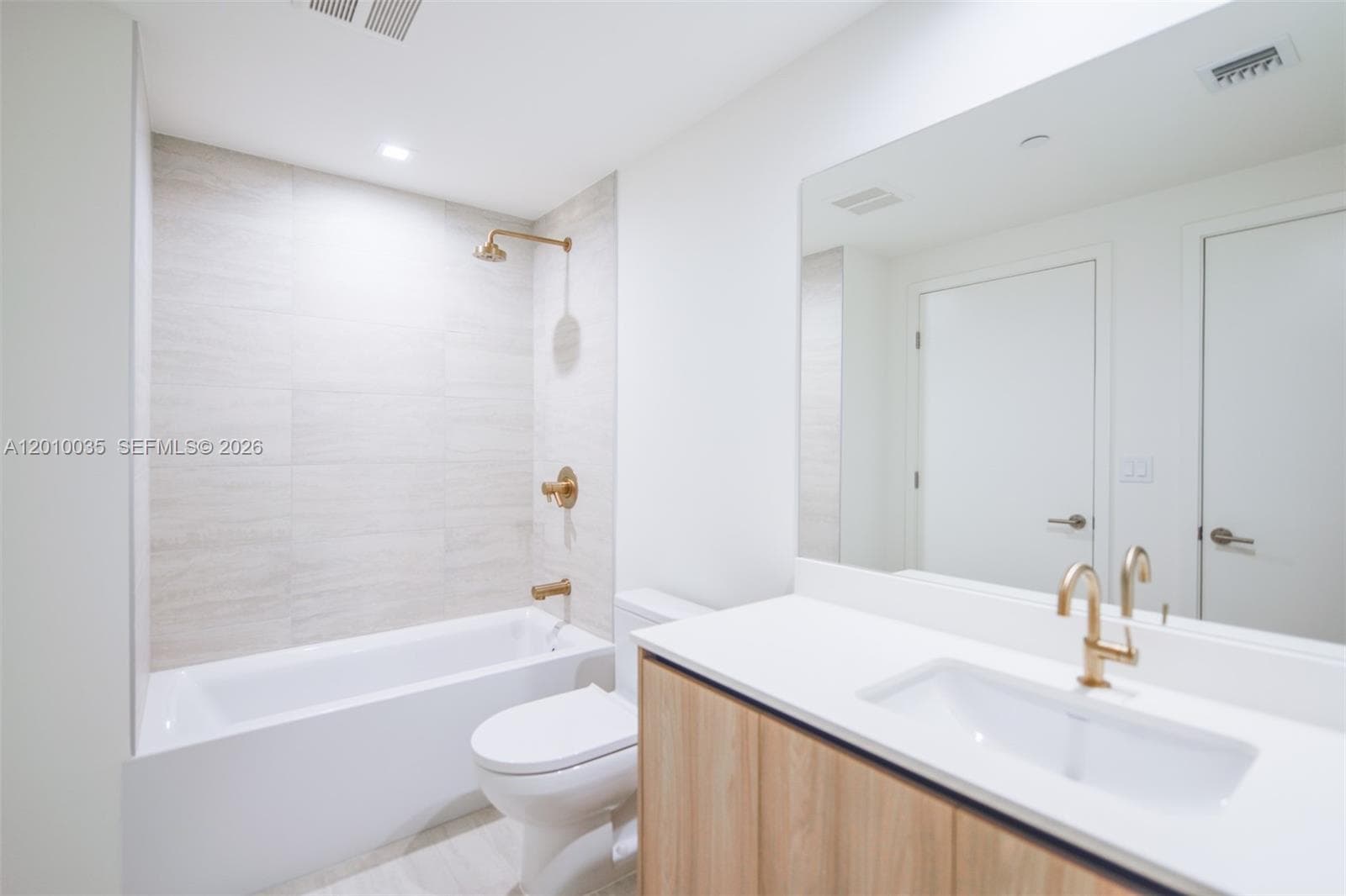 77 SE 5 Street # 2603, Miami FL 33131 — 24