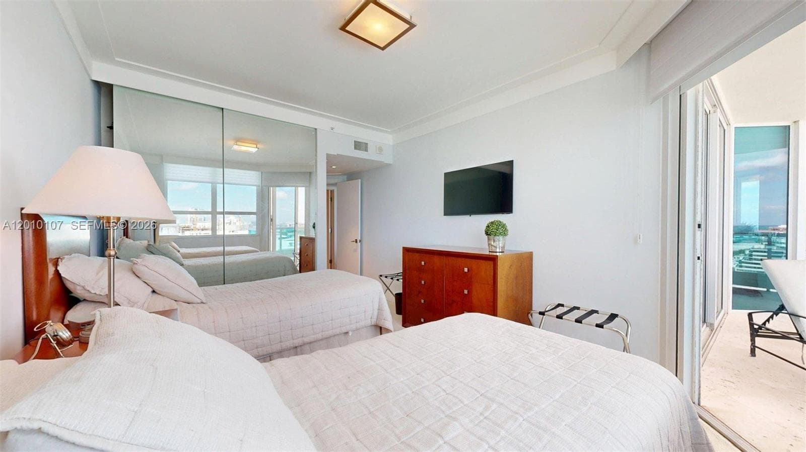 5025 Collins Ave # 2206, Miami Beach FL 33140 — 24