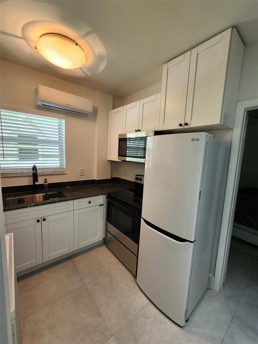 1043 NW 2nd St # 3, Miami FL 33128 — 17