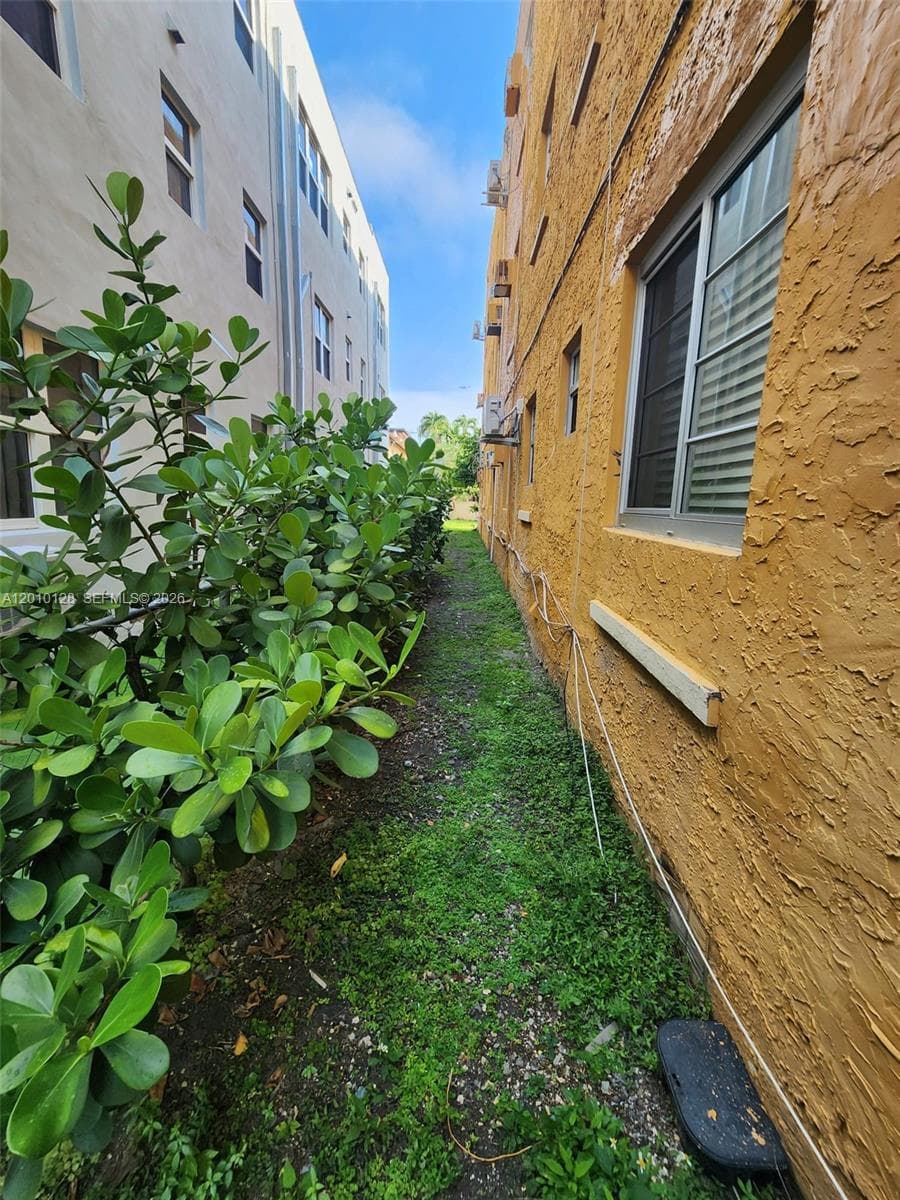 1043 NW 2nd St # 3, Miami FL 33128 — 12