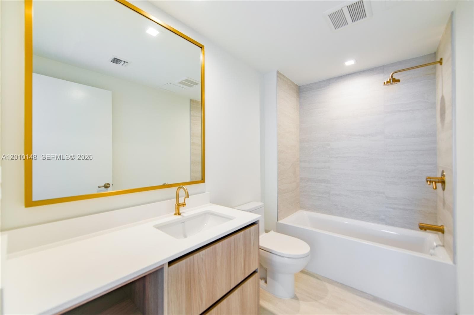 77 SE 5 Street # 2604, Miami FL 33131 — 12