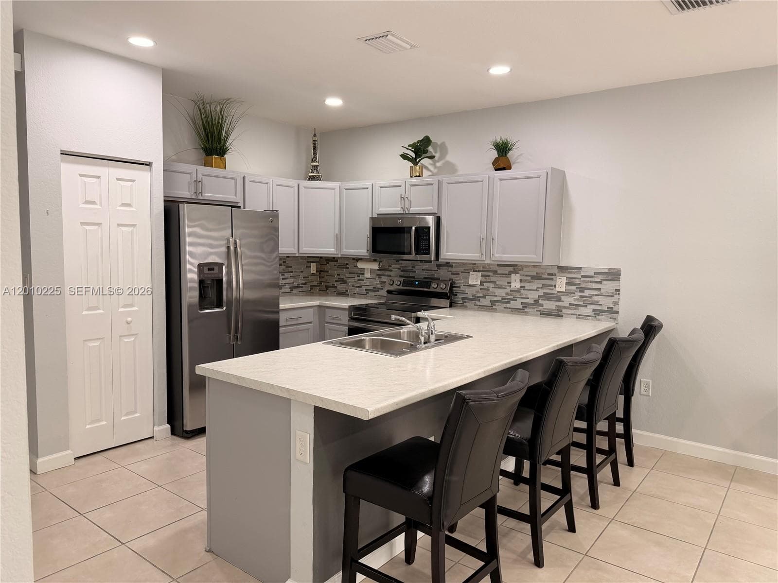 9330 W 33rd Ave, Hialeah FL 33018 — 13