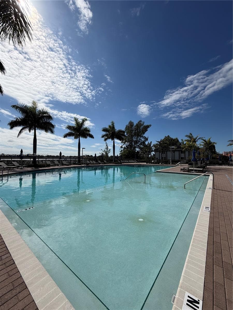 20761 NE 2nd Ct, Miami FL 33179 — 52