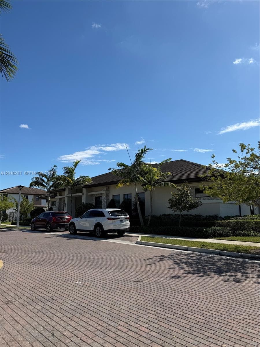 20761 NE 2nd Ct, Miami FL 33179 — 46