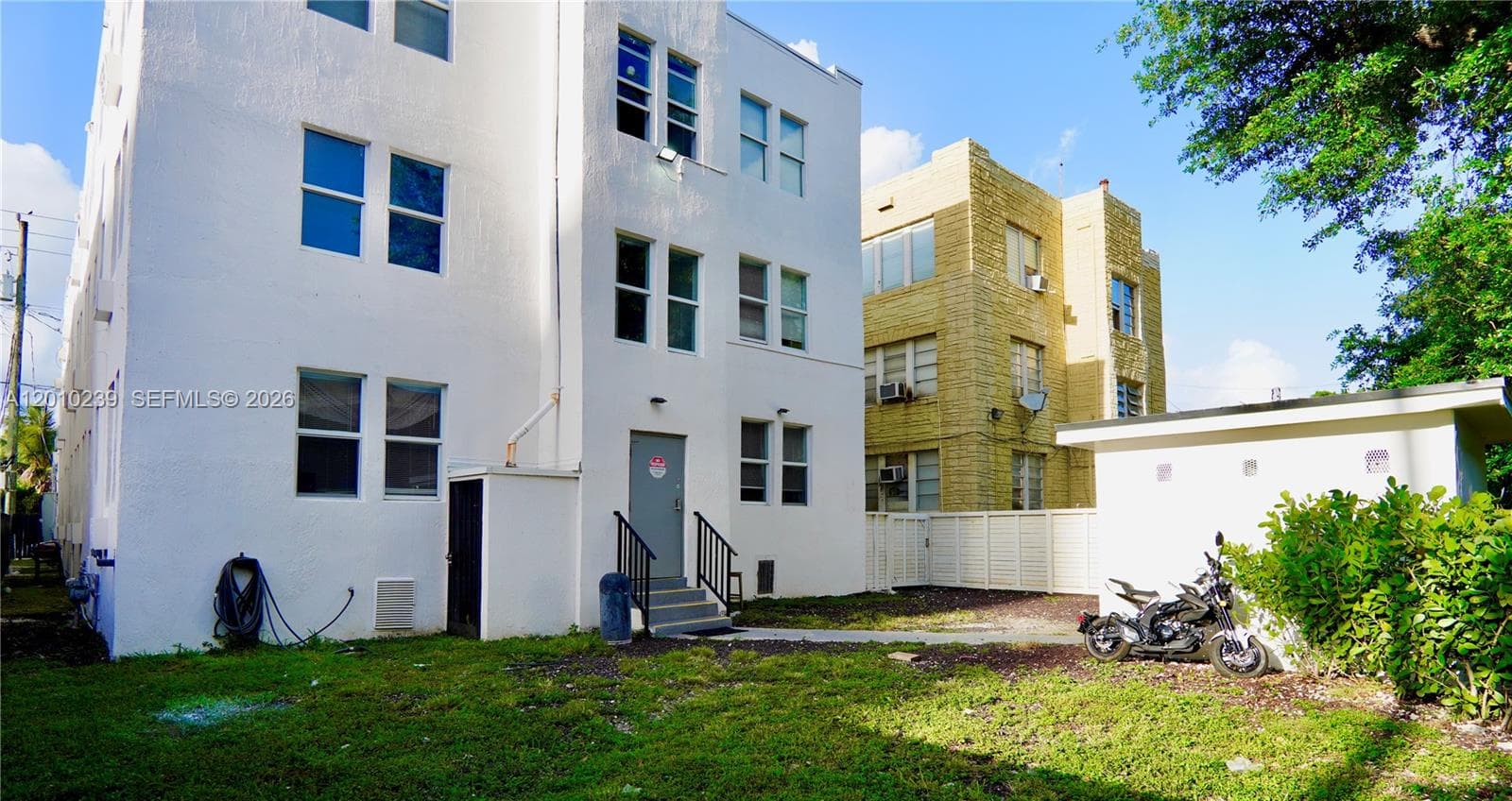 1142 SW 4th St # 15, Miami FL 33130 — 17