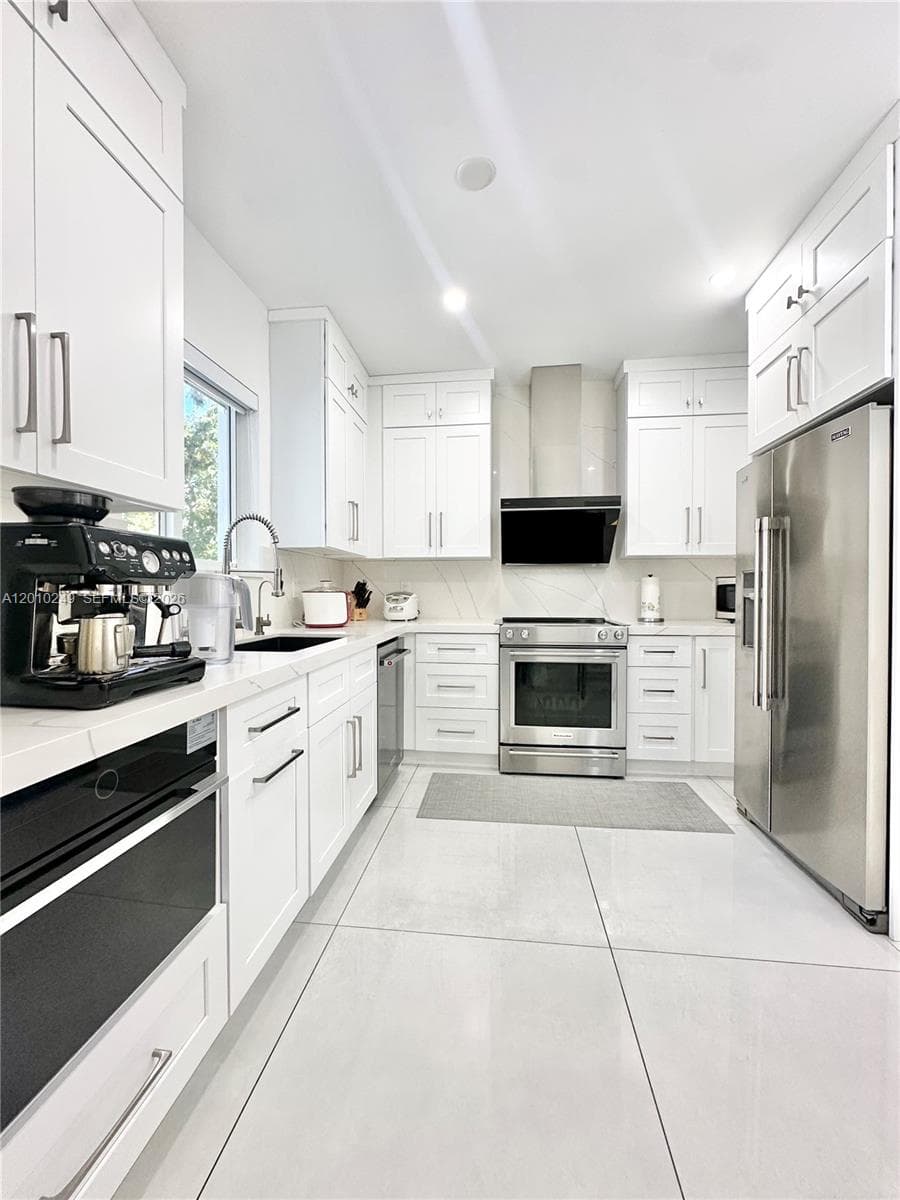 7800 SW 57th Ct, South Miami FL 33143 — 10