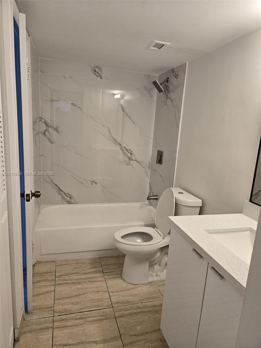 496 NW 165th St Rd # 210, Miami FL 33169 — 14