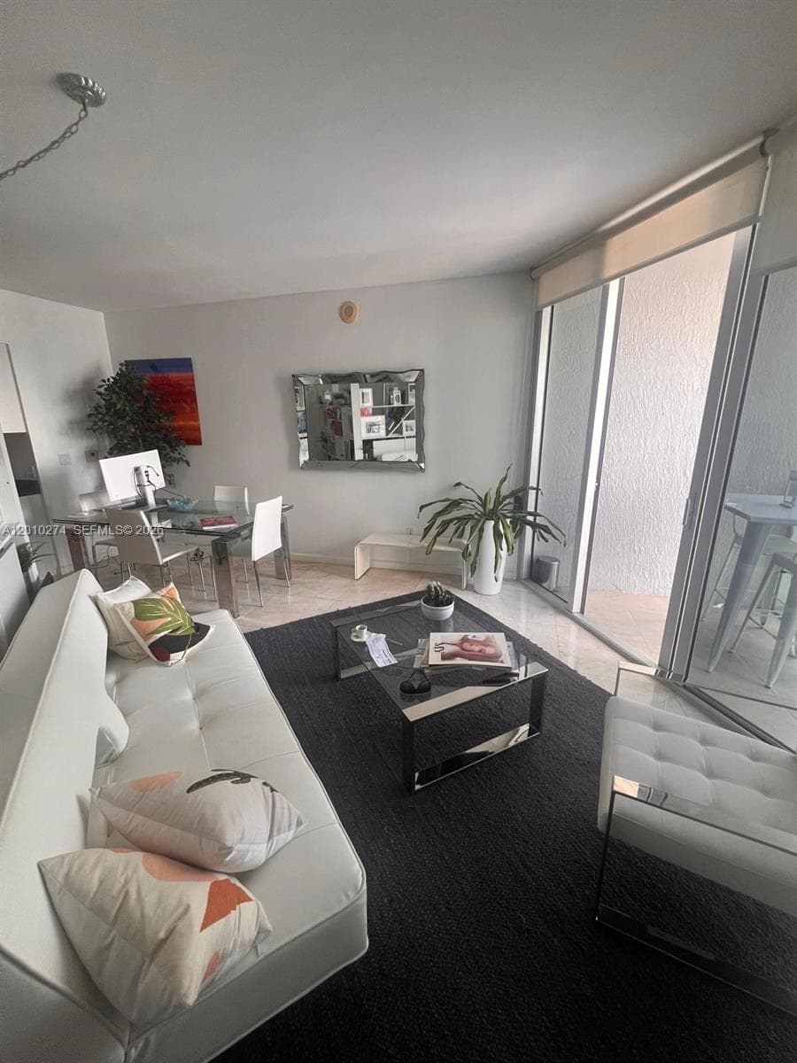 475 Brickell Ave # 4508, Miami FL 33131 — 17