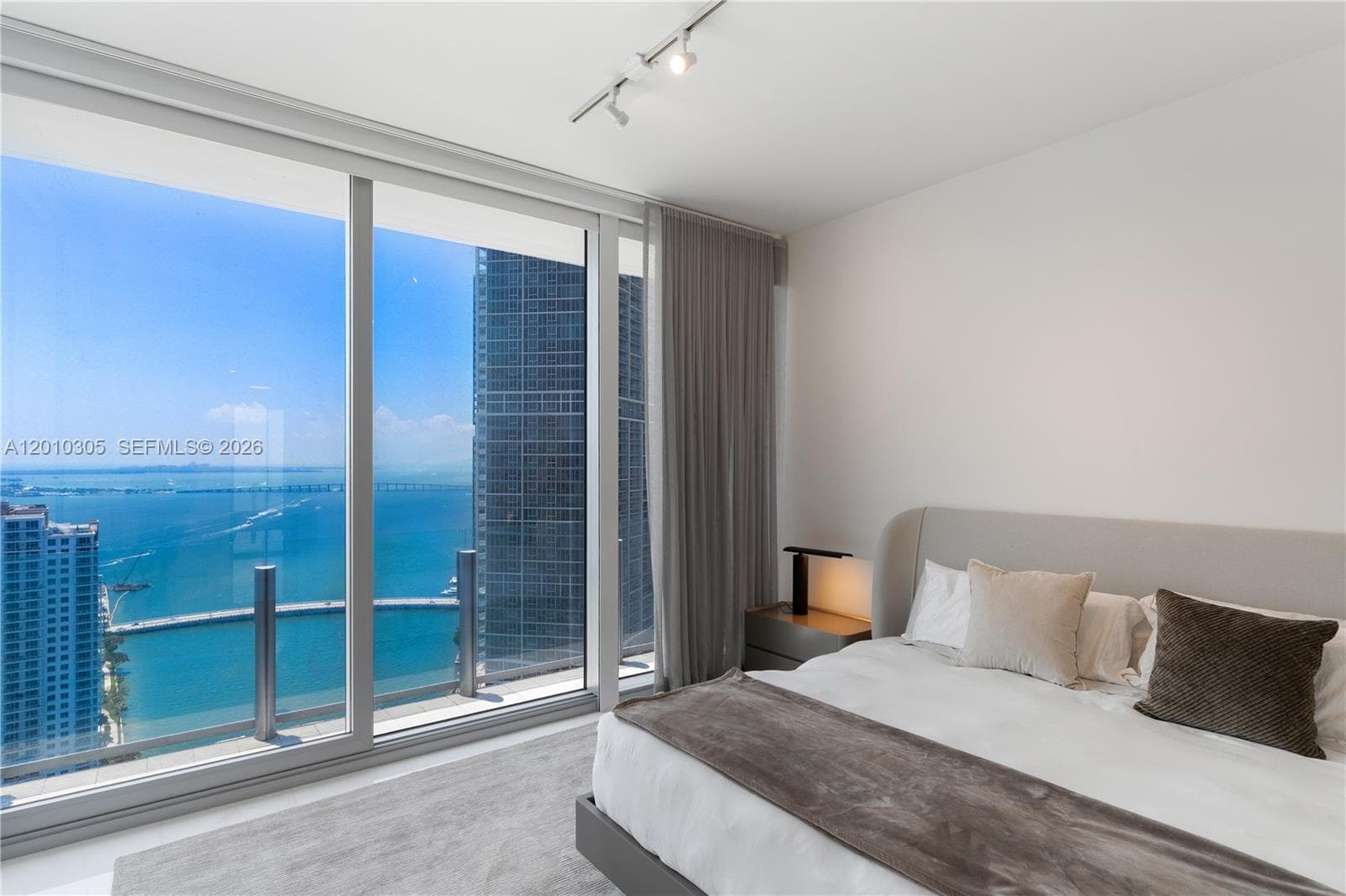 300 Biscayne Blvd Way # 3503C, Miami FL 33131 — 26