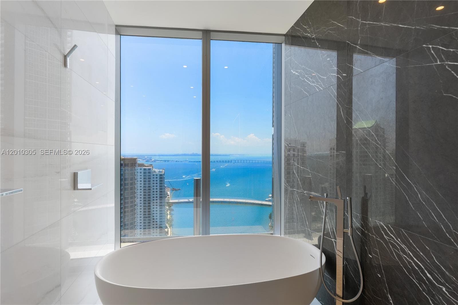300 Biscayne Blvd Way # 3503C, Miami FL 33131 — 32