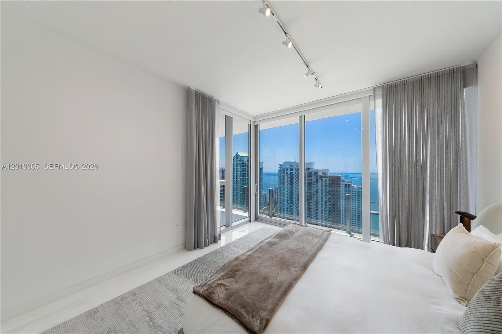 300 Biscayne Blvd Way # 3503C, Miami FL 33131 — 28