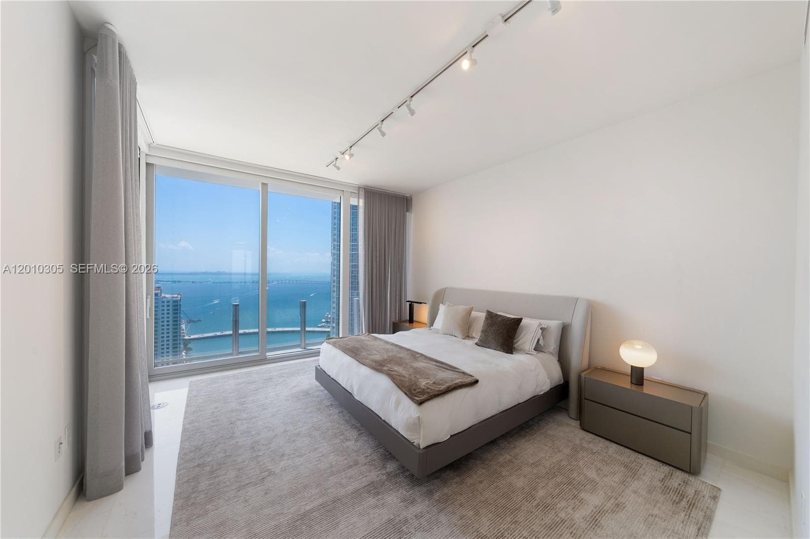 300 Biscayne Blvd Way # 3503C, Miami FL 33131 — 30