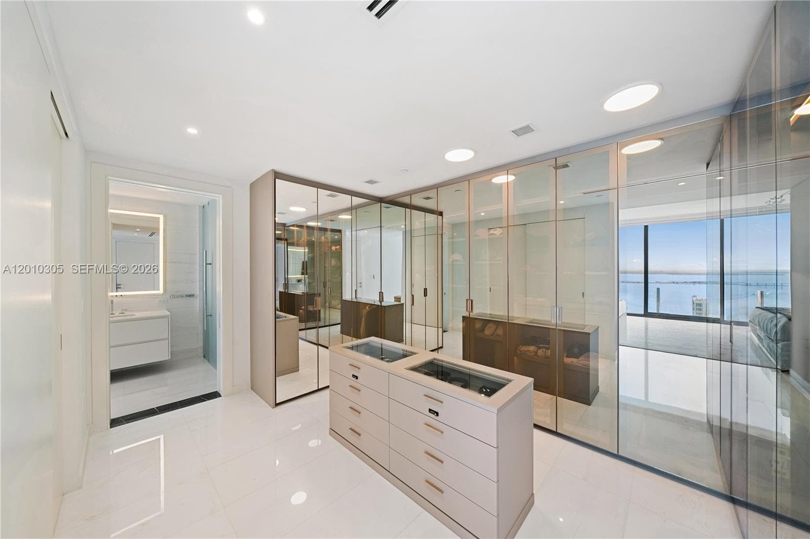 300 Biscayne Blvd Way # 3503C, Miami FL 33131 — 35