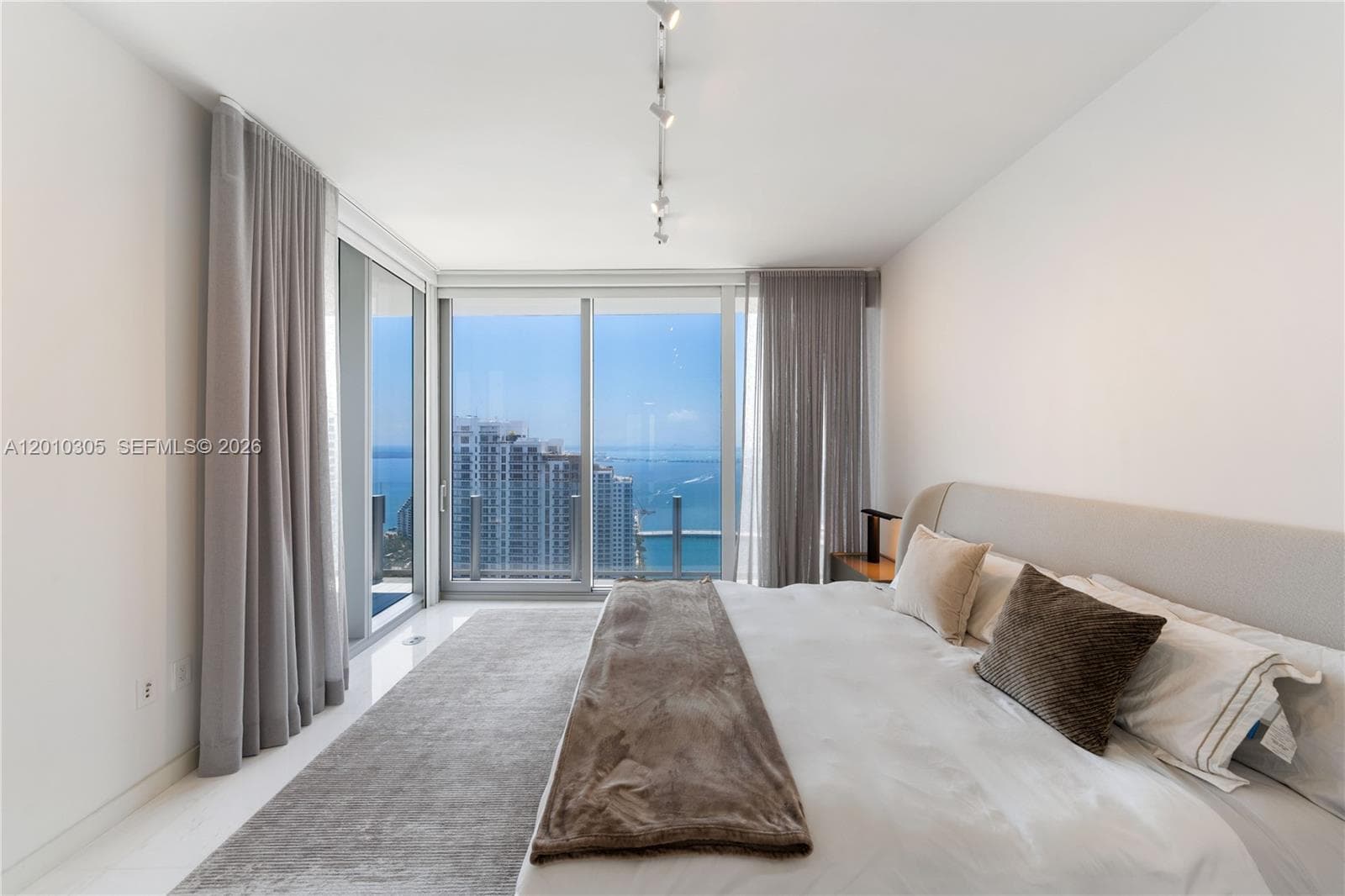300 Biscayne Blvd Way # 3503C, Miami FL 33131 — 29