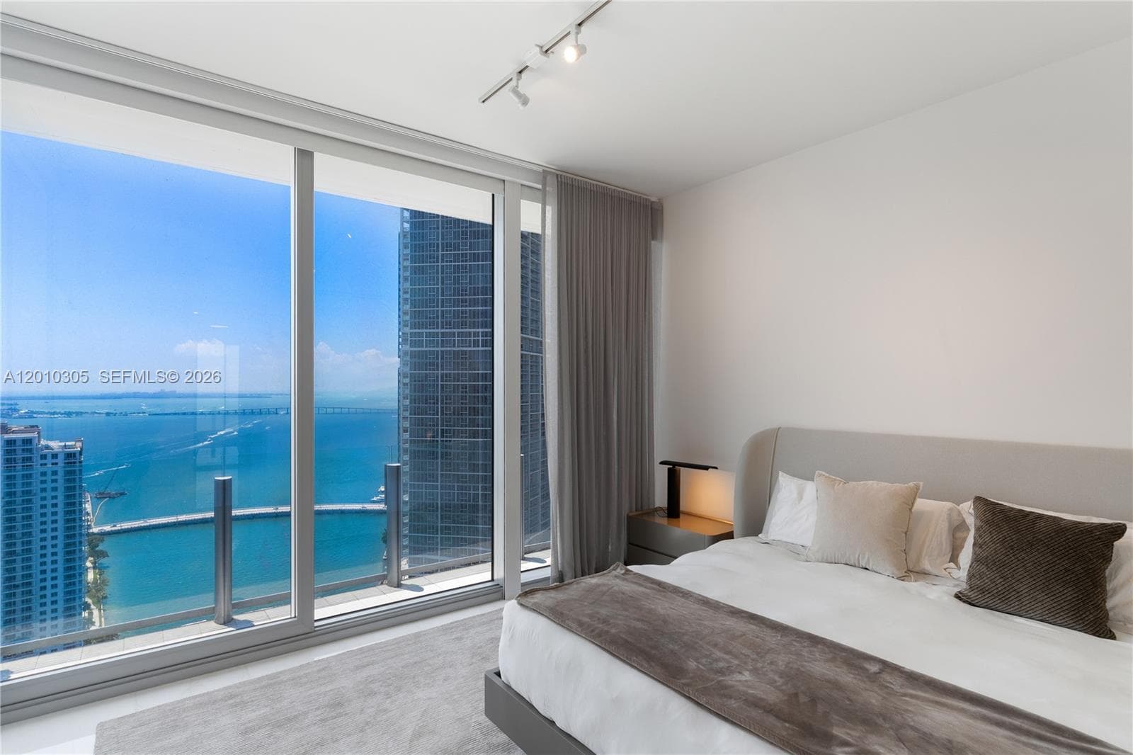 300 Biscayne Blvd Way # 3503C, Miami FL 33131 — 25