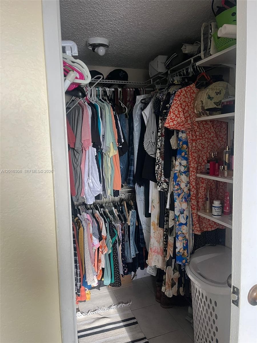 2735 W 52nd St # 502, Hialeah FL 33016 — 2