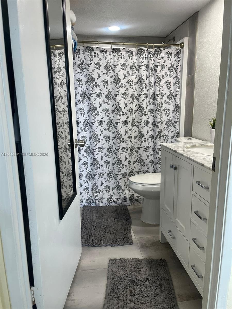 2735 W 52nd St # 502, Hialeah FL 33016 — 3