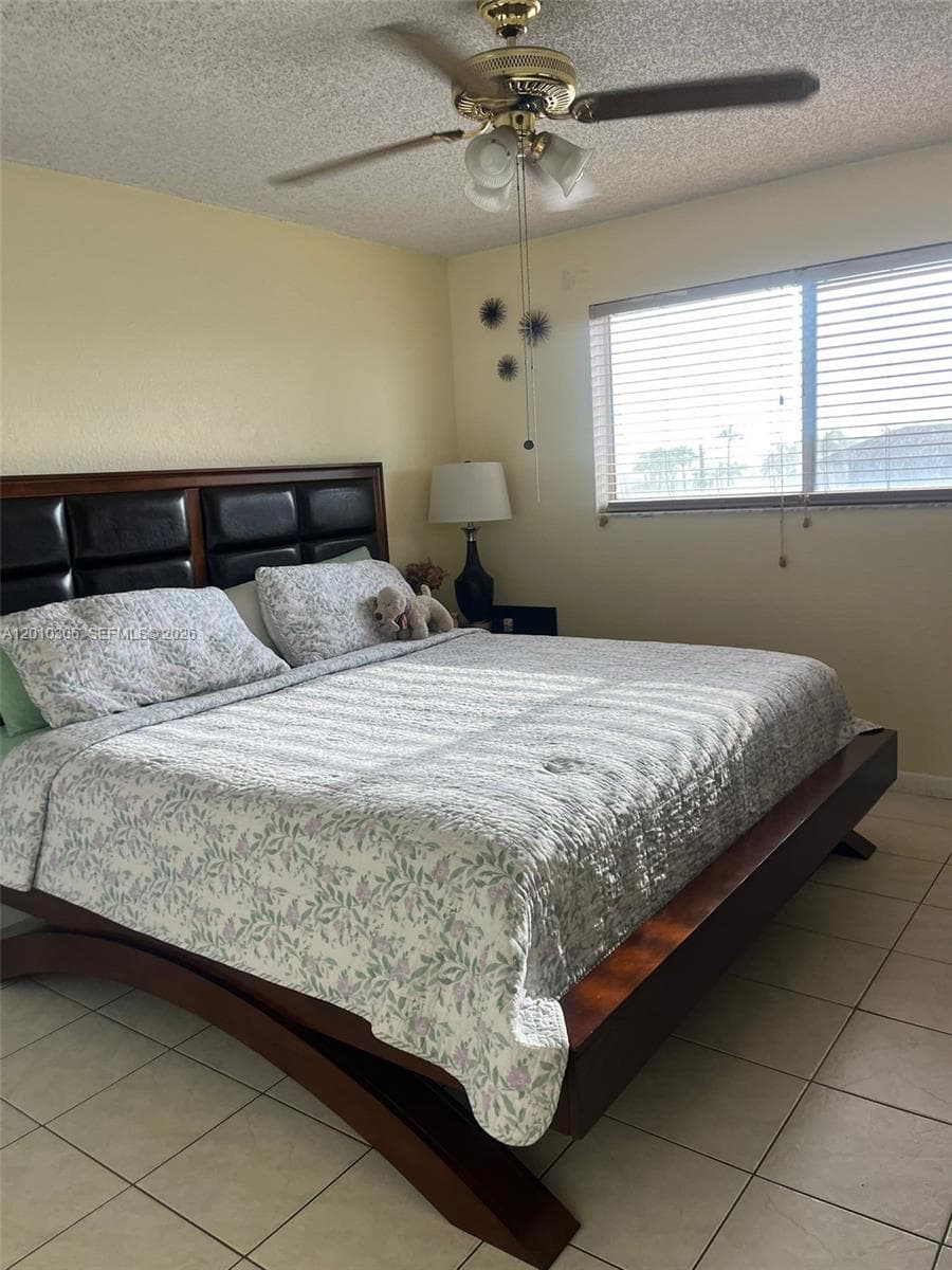 2735 W 52nd St # 502, Hialeah FL 33016 — 1