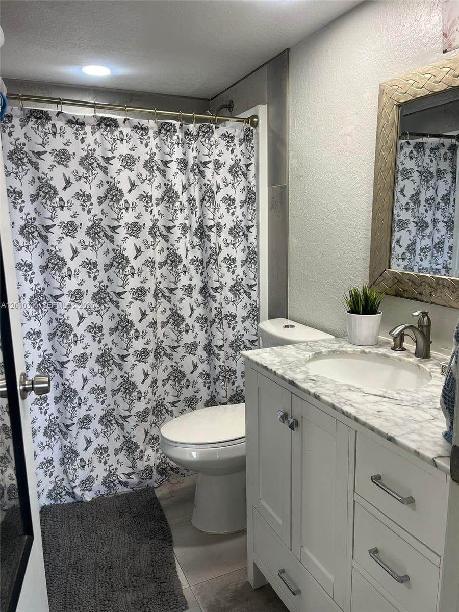 2735 W 52nd St # 502, Hialeah FL 33016 — 4