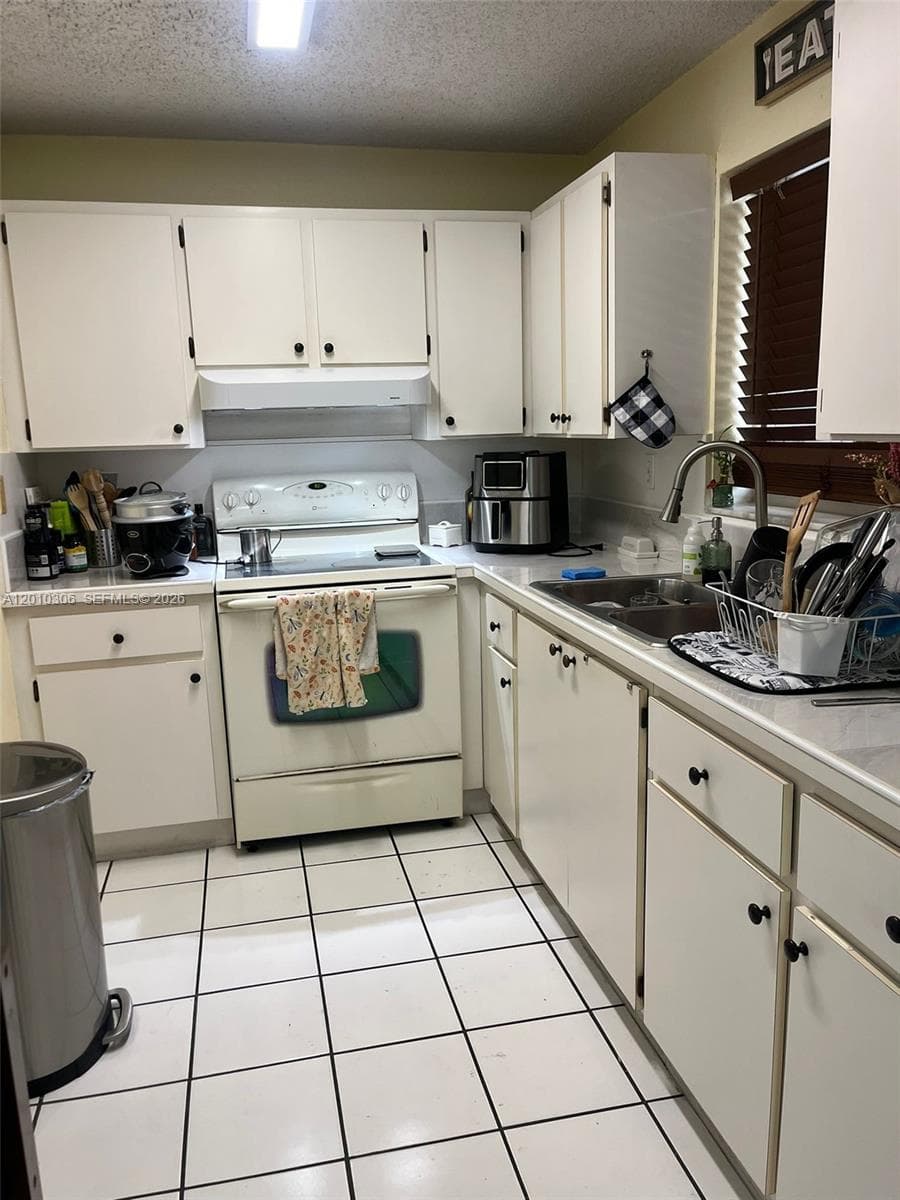 2735 W 52nd St # 502, Hialeah FL 33016 — 8