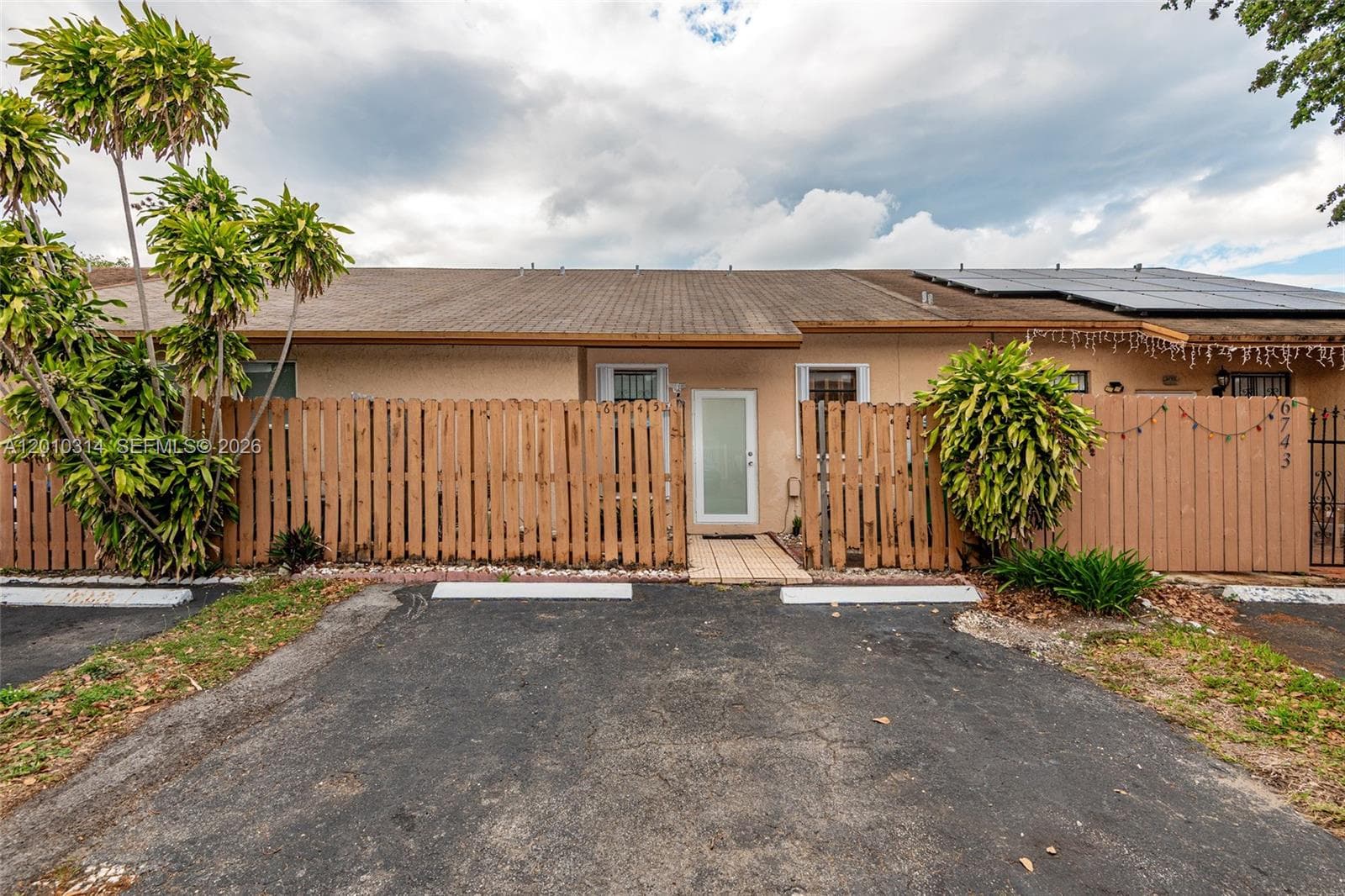 6745 NW 192nd Ln, Hialeah FL 33015 — 2