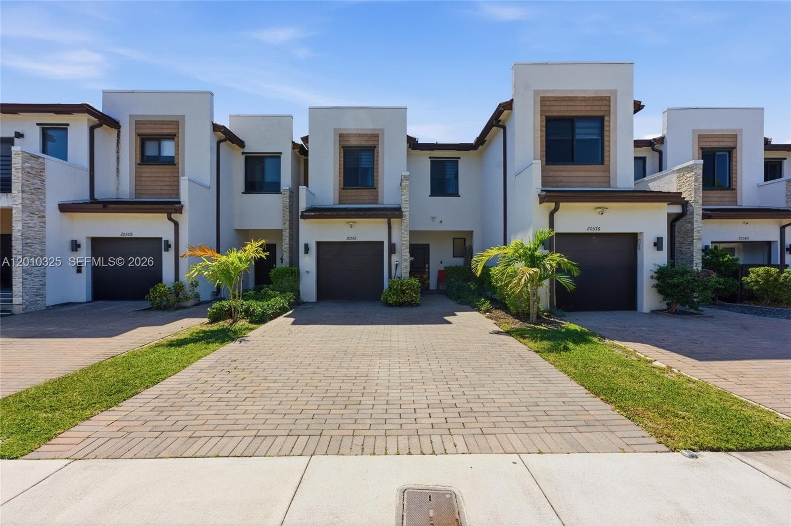 20572 NE 5th Pl, Miami FL 33179 — 2