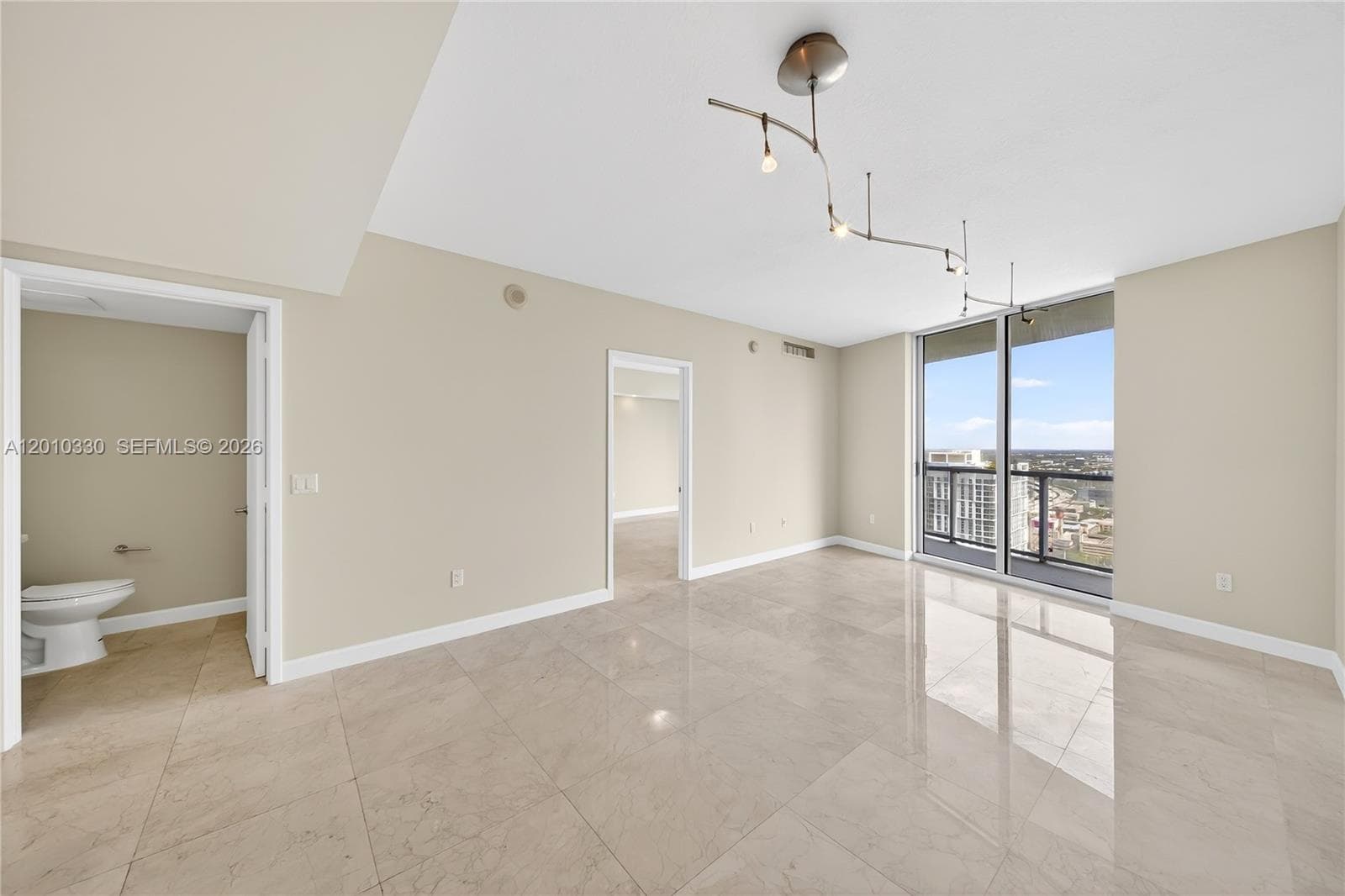 185 SW 7th St # 4209, Miami FL 33130 — 16