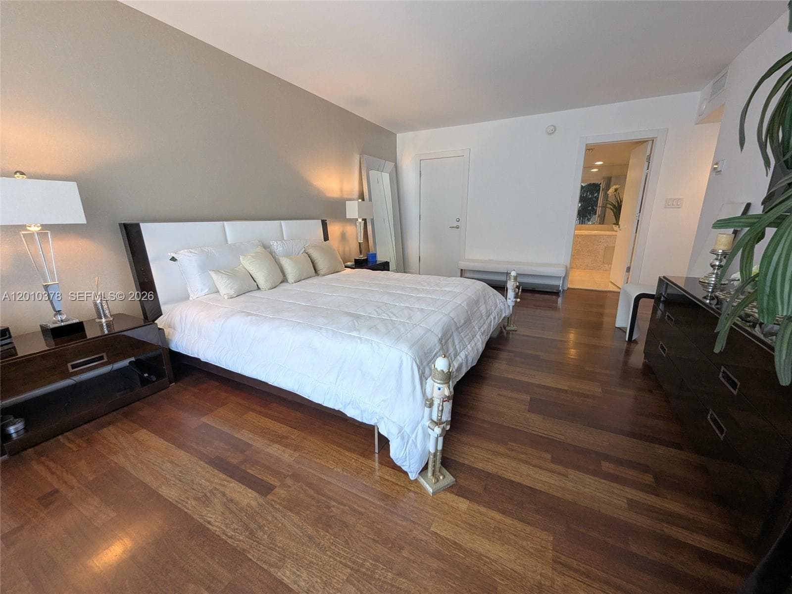 5600 Collins Ave # 9E, Miami Beach FL 33140 — 31