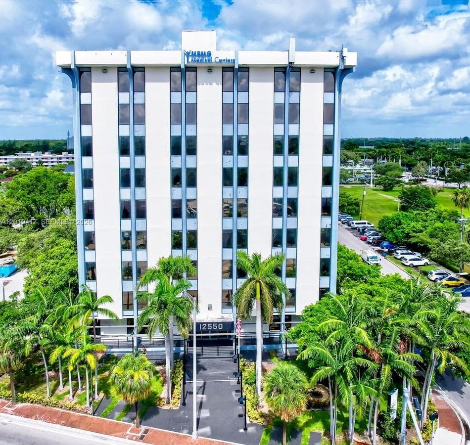 12550 Biscayne Blvd # 605, North Miami FL 33181 — 1