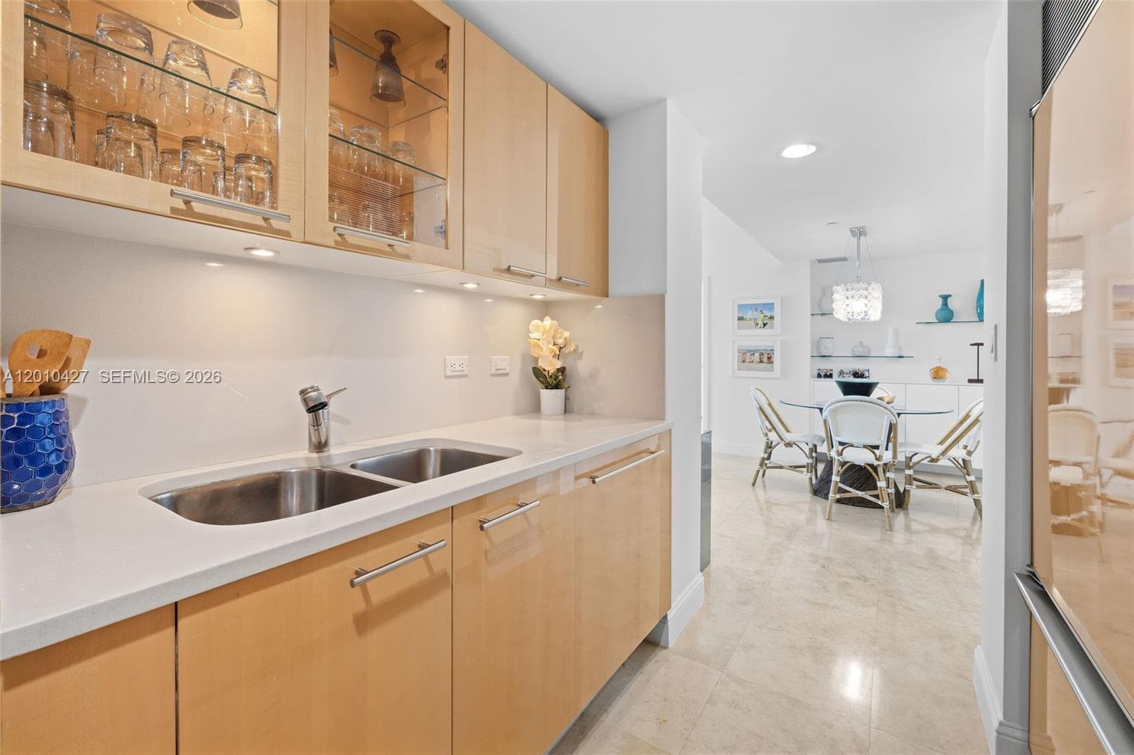 6801 Collins # 1215, Miami Beach FL 33141 — 16