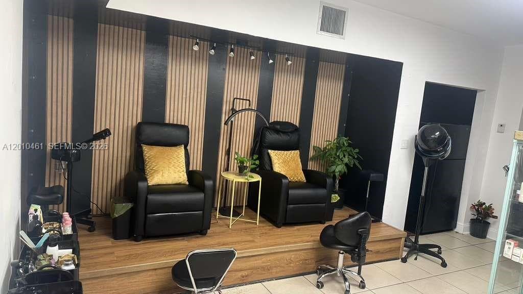 9610 Fontainebleau Blvd, Miami FL 33172 — 4