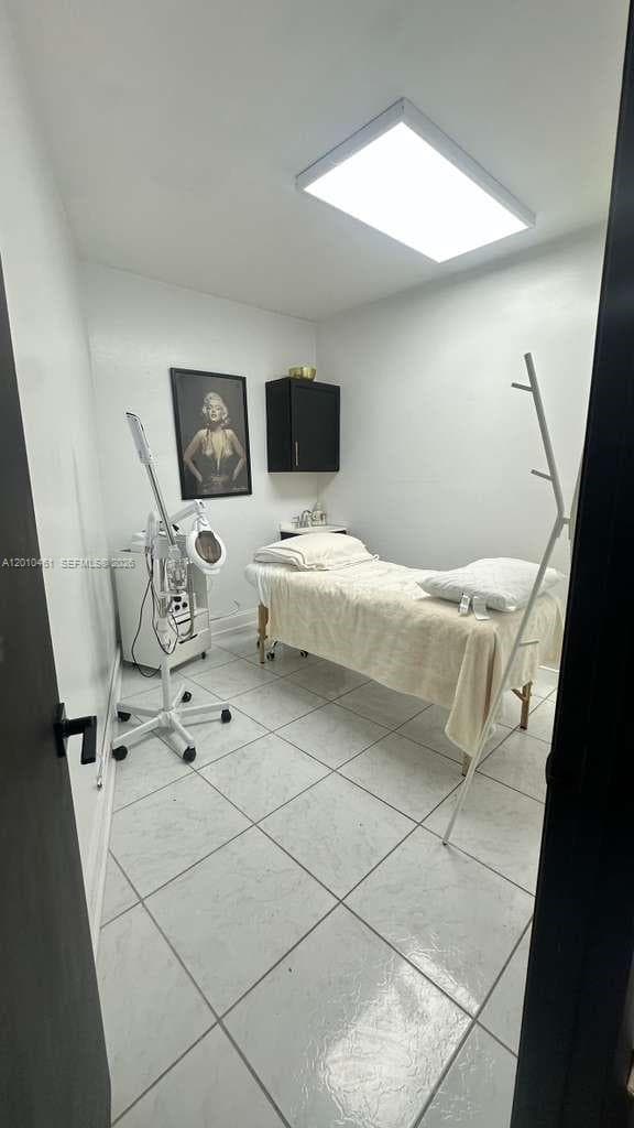 9610 Fontainebleau Blvd, Miami FL 33172 — 8