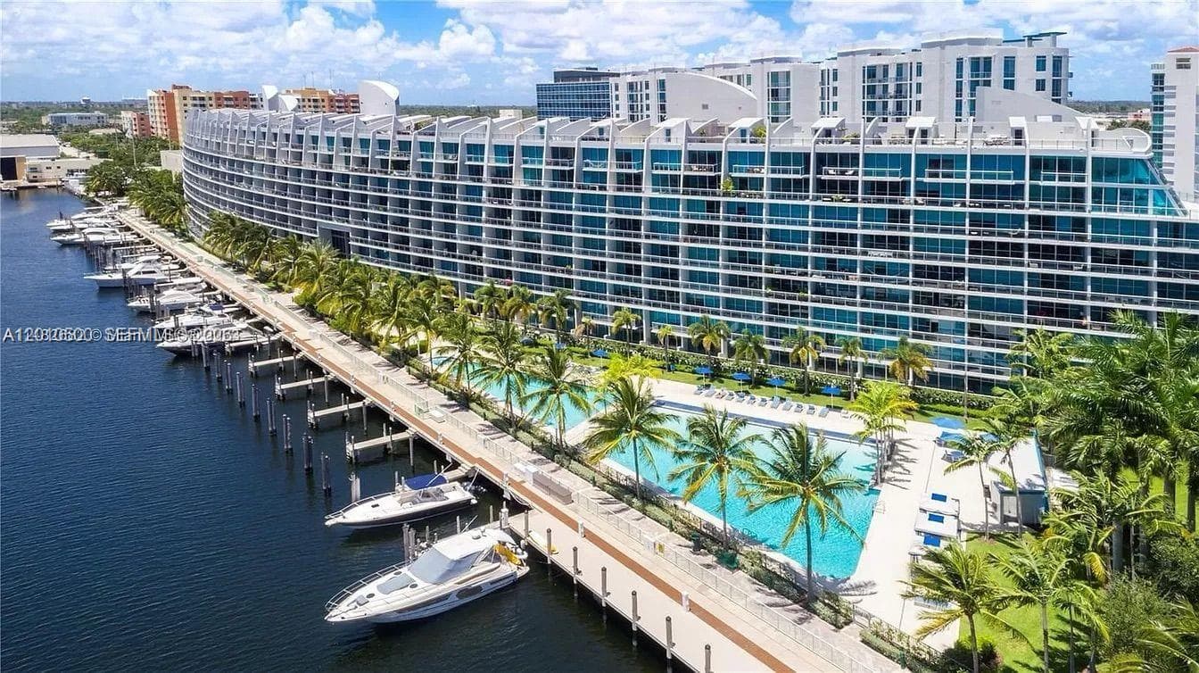 2950 NE 188th St # 448, Aventura FL 33180 — 1