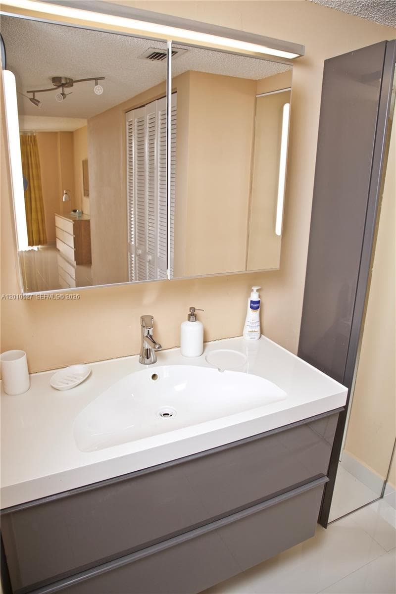 210 174th St # 1107, Sunny Isles Beach FL 33160 — 11