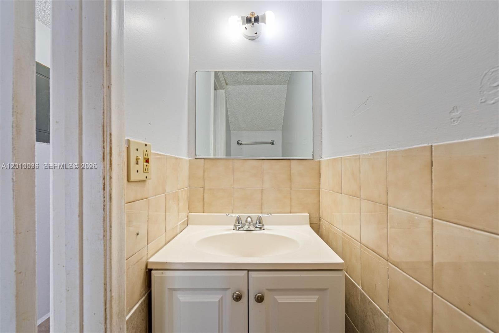 2331 W 66th Pl # 201, Hialeah FL 33016 — 25