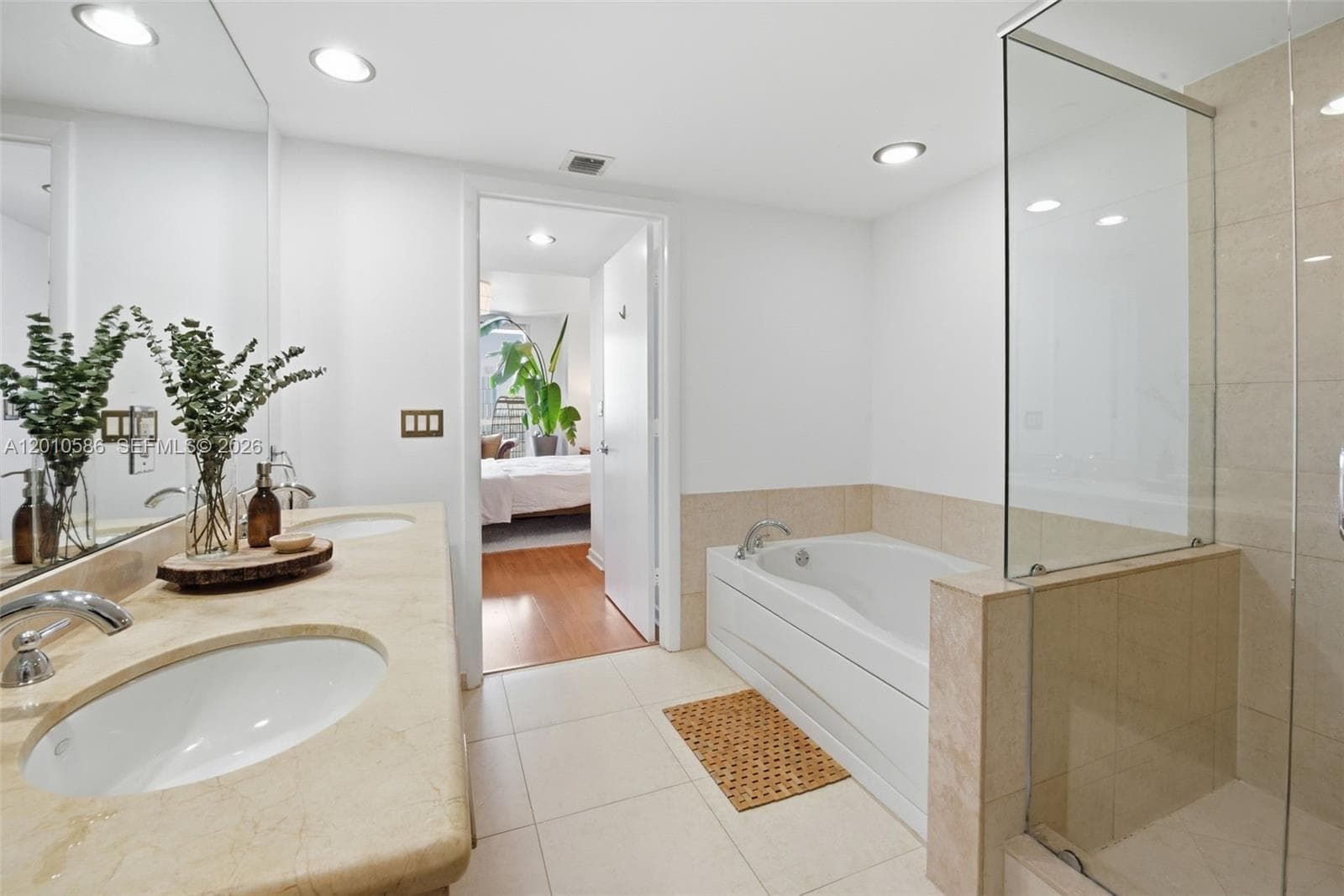 50 Biscayne Blvd # 2911, Miami FL 33132 — 13