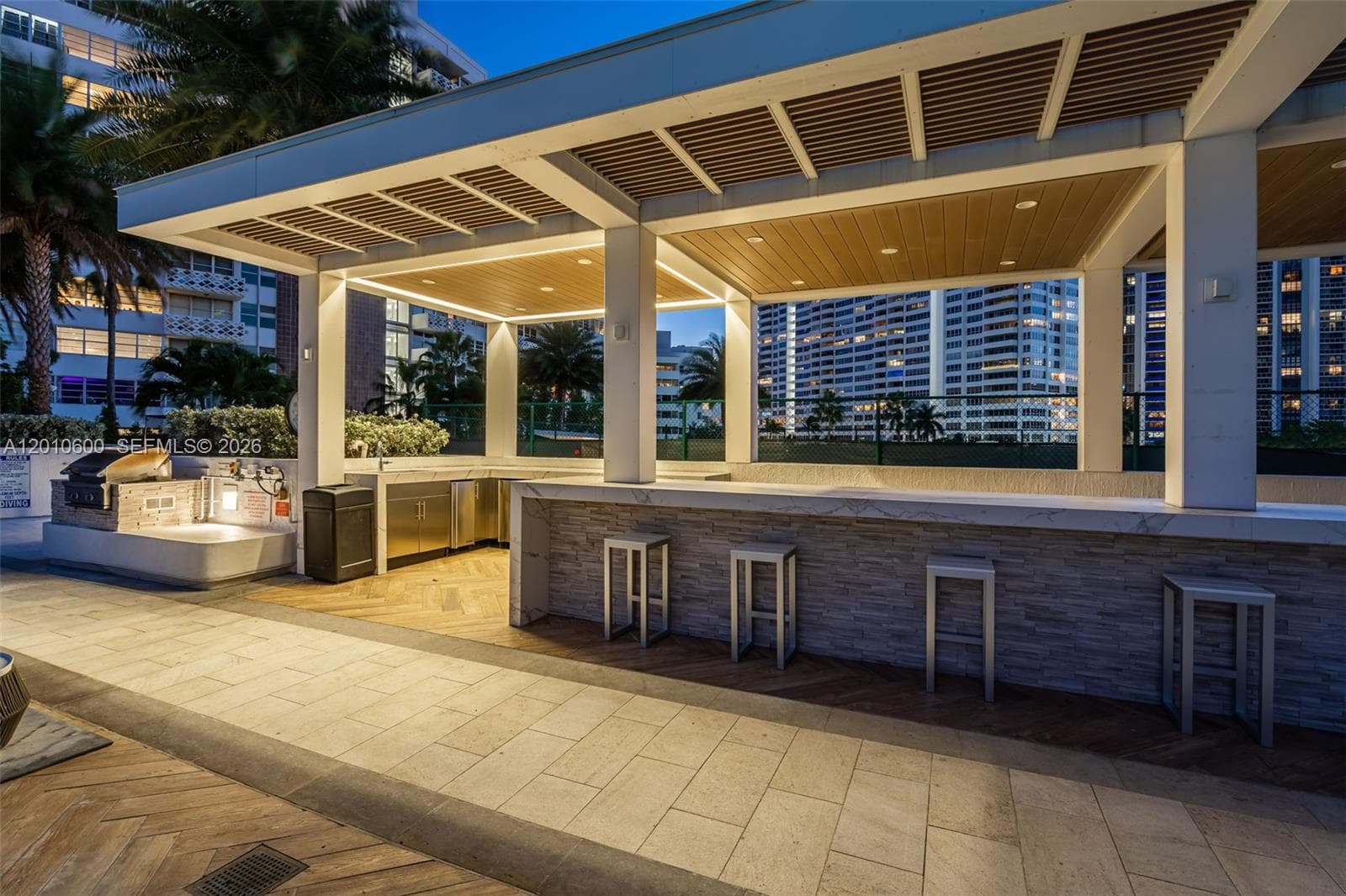 10 Venetian Way # 1803, Miami Beach FL 33139 — 32
