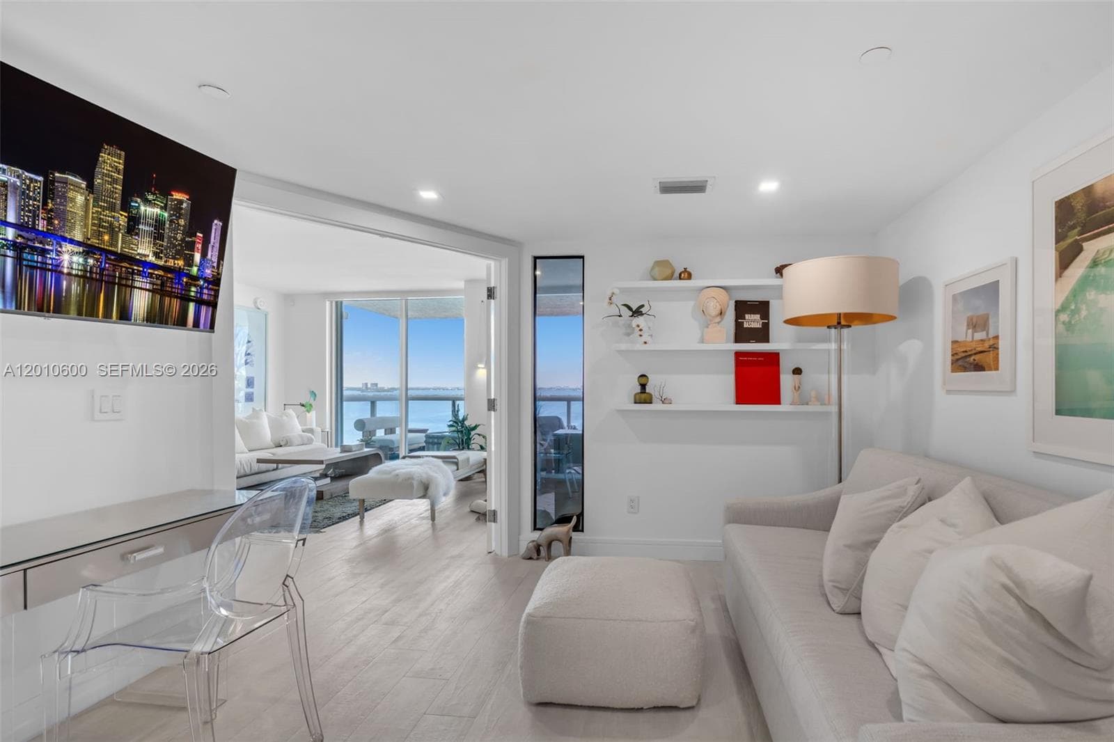 10 Venetian Way # 1803, Miami Beach FL 33139 — 18