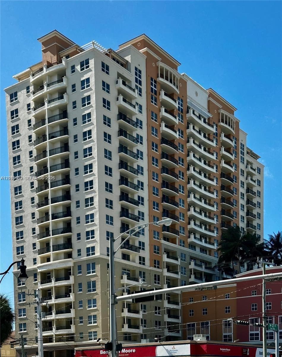 3232 SW 22nd Ter # 910, Miami FL 33145 — 28