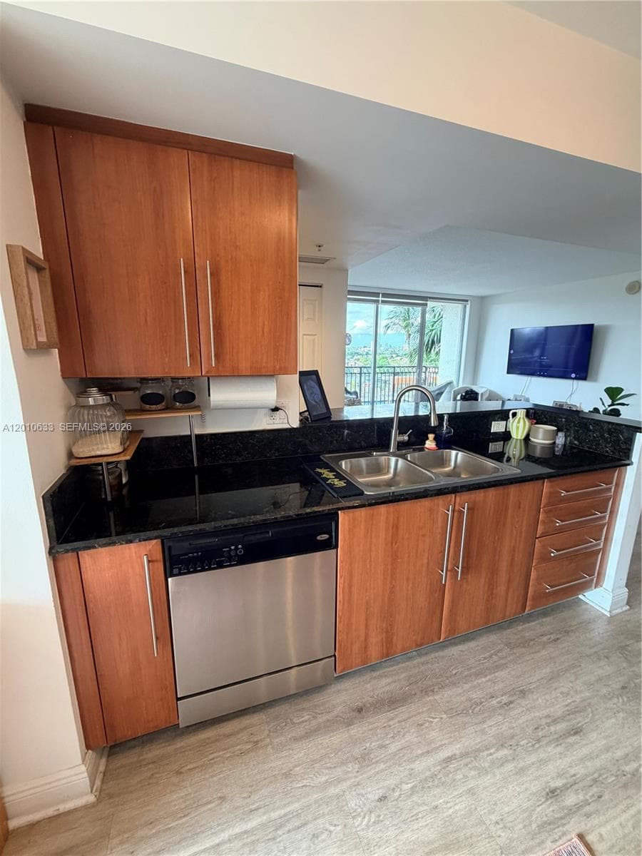 3232 SW 22nd Ter # 910, Miami FL 33145 — 9