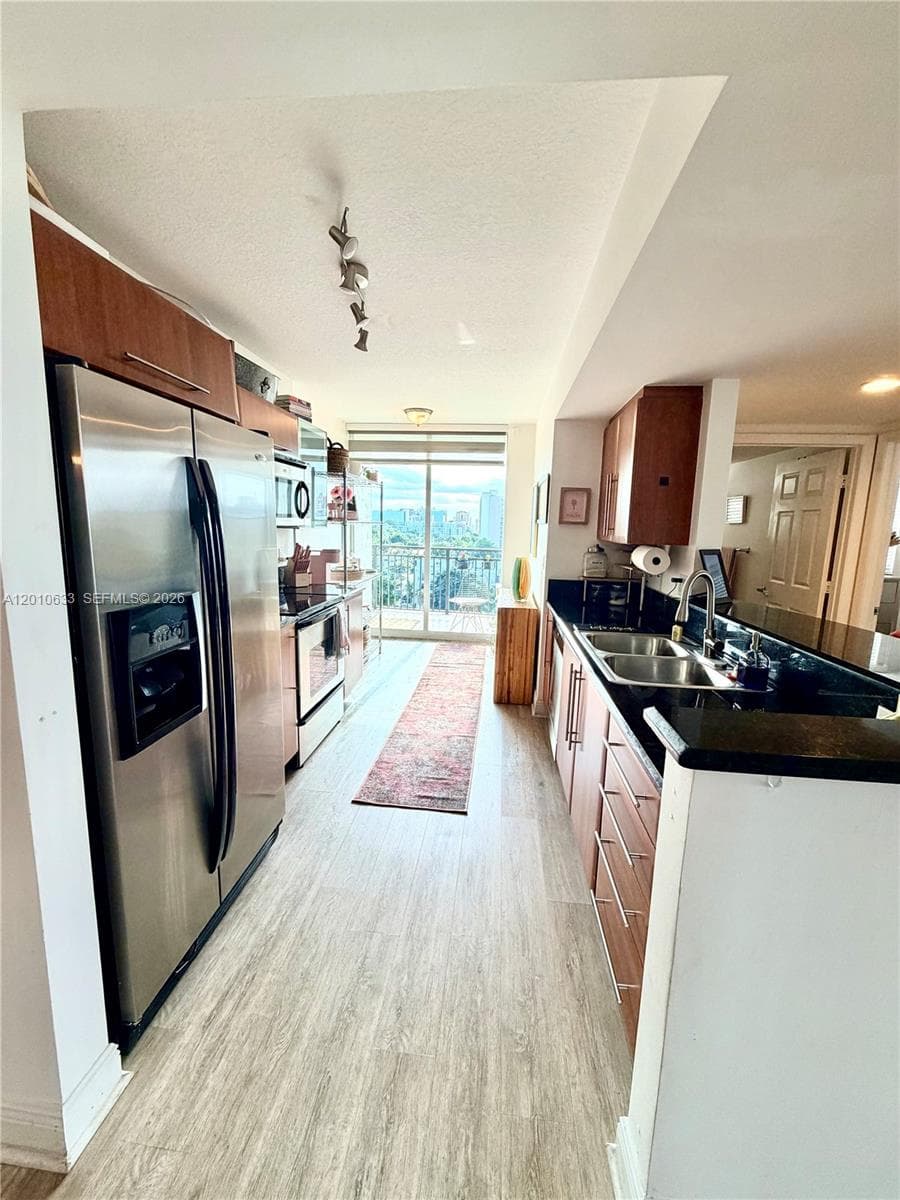 3232 SW 22nd Ter # 910, Miami FL 33145 — 10