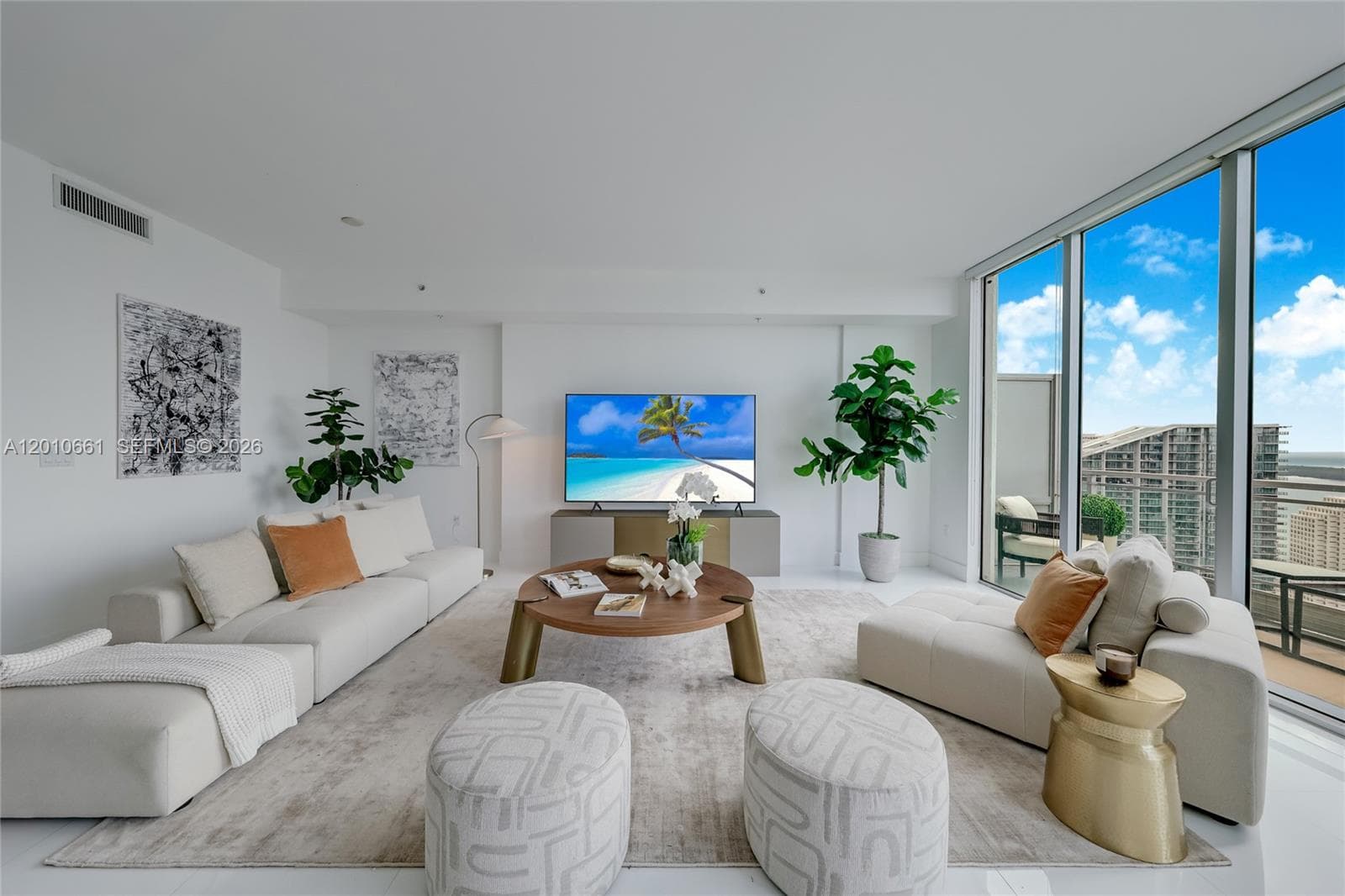 92 SW 3rd St # 5202, Miami FL 33130 — 8