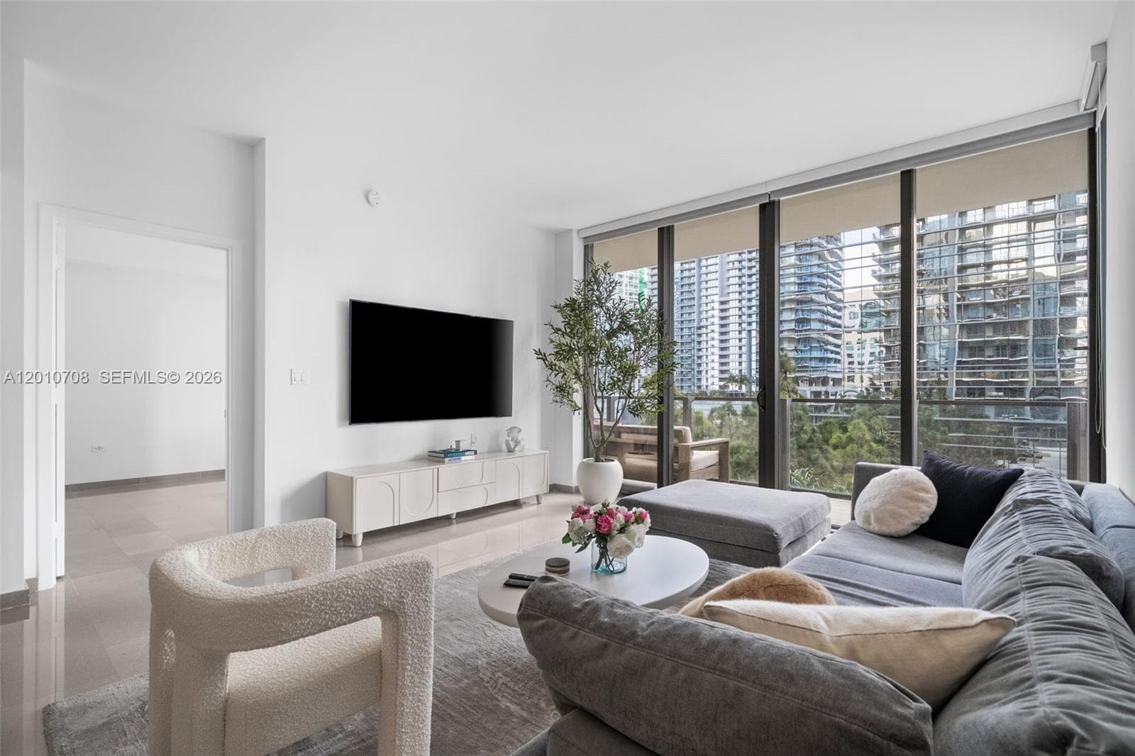 88 SW 7th St # 809, Miami FL 33130 — 17
